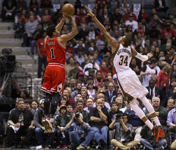 裁识过人丨细致入微解读！洛夫顿是否二次运球违例.